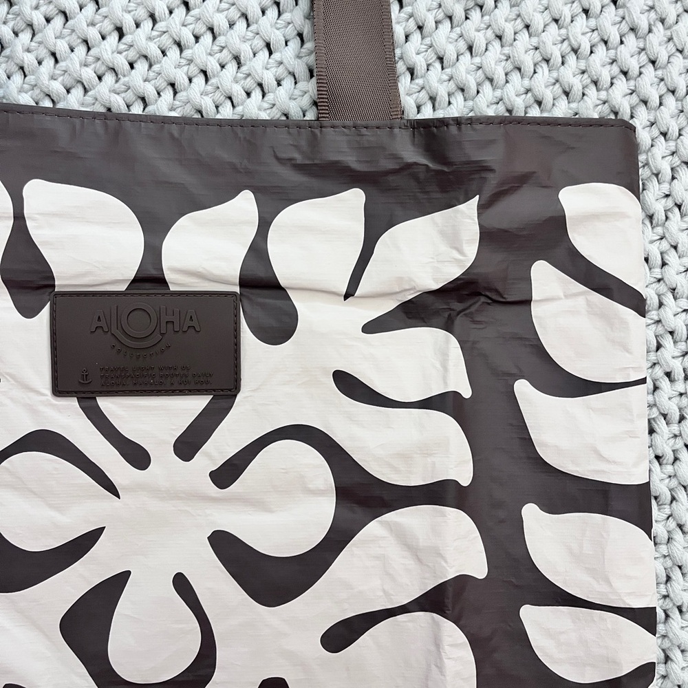 Aloha Collection• Super Special Limited Edition APPLIQUE Day Tripper Tote - Picture 2 of 8